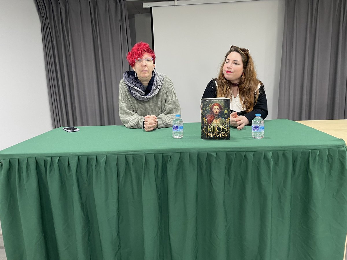 Presentación y firma de Ritos de primavera con <a href="/CarmenrLorenzo/">Carmen Romero Lorenzo - REINA DEL ESTÍO 👑☀️</a> y <a href="/PereaConcha/">Concepción Perea</a> para finalizar la edición de #EDEEO de este año.