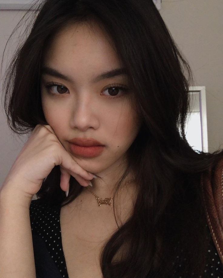 Facttious's tweet image. The Photo VS The Reaction.