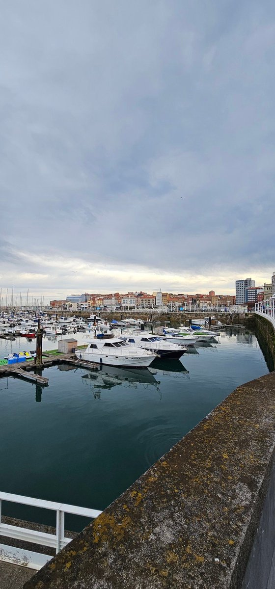 Viajerosextravi's tweet photo. La experiencia de disfrutar de Gijón, se tiene que repetir y más ahora que con @Renfe está #GijónMásCeraQueNunca Gracias @GijonTurismo por esta fantástica experiencia. https://t.co/KkEaygbQMw