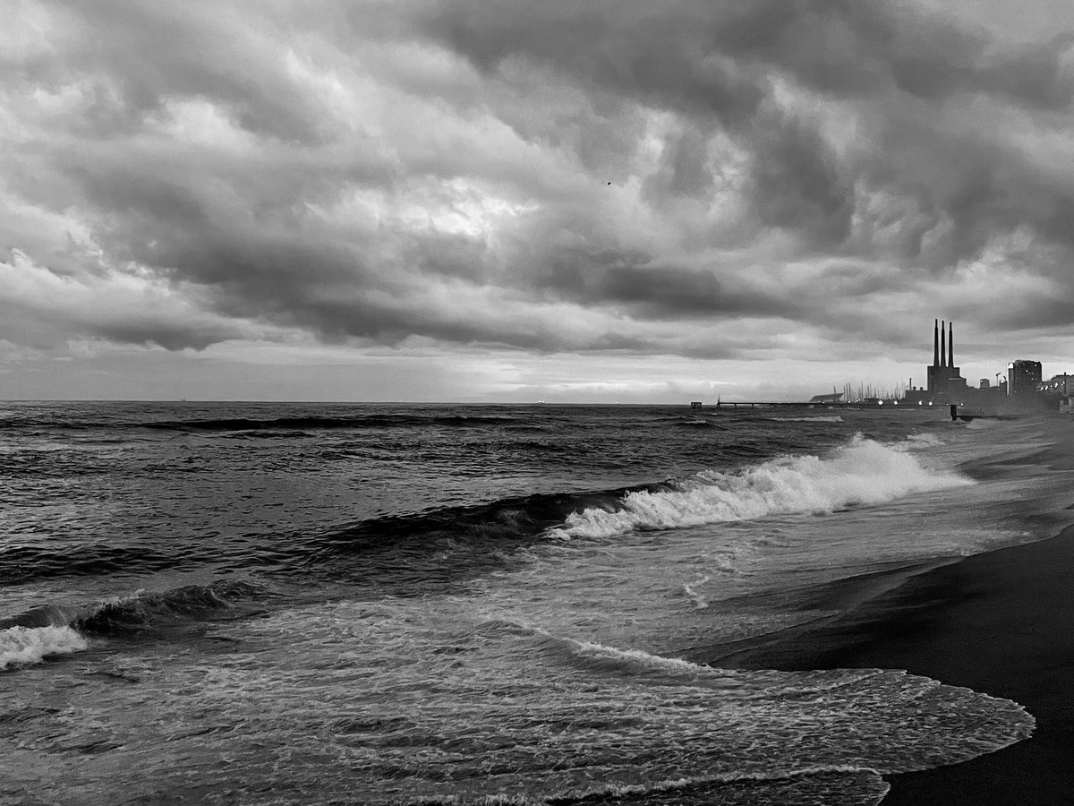 #badalona #tempesta #platja #fotografia #blancinegre #photo #ohotography #blackandwhite