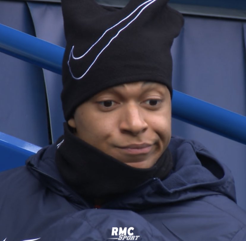 ActuFoot_'s tweet photo. La réaction de Kylian Mbappé sur le banc après l’égalisation de Reims. 😅

📸 @RMCsport https://t.co/z3lUHPFYdg