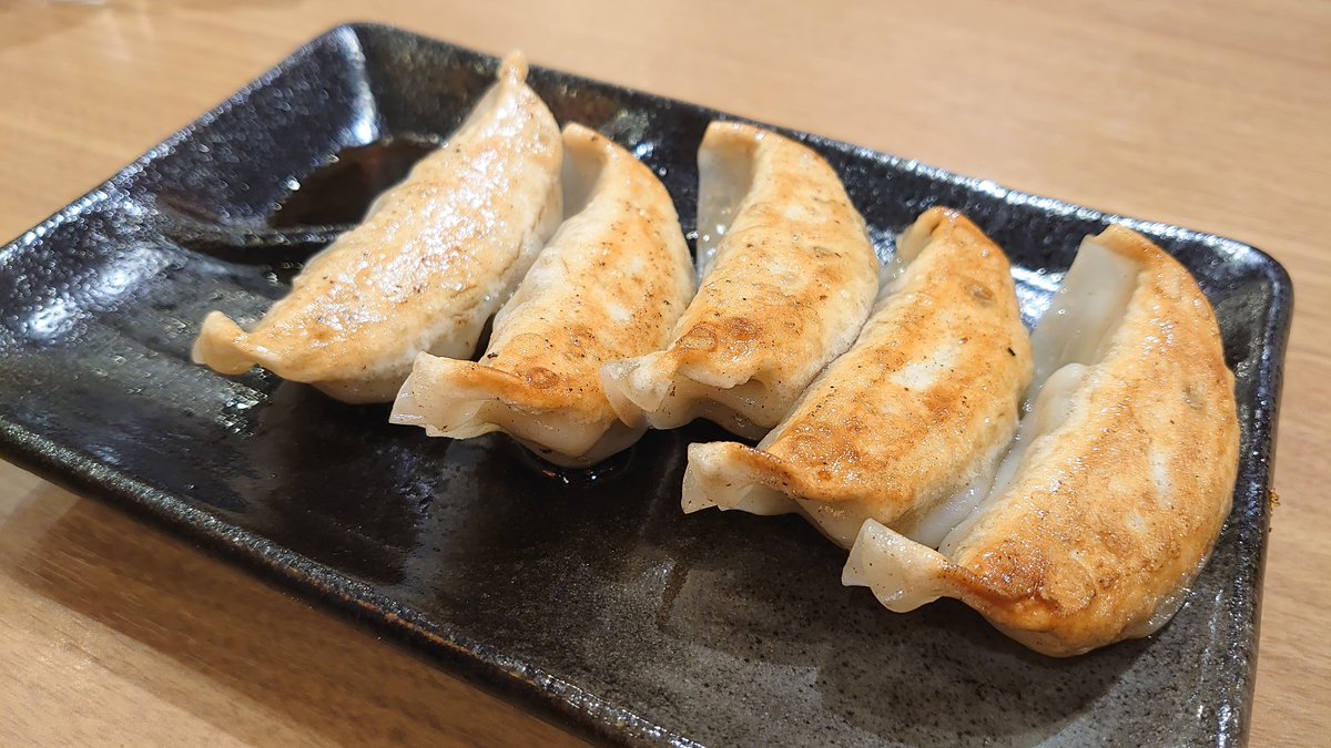 Ayuni_DIC's tweet photo. 特製つけ麺熱盛と餃子✨
いただきまーす https://t.co/v0zeFlp0k4