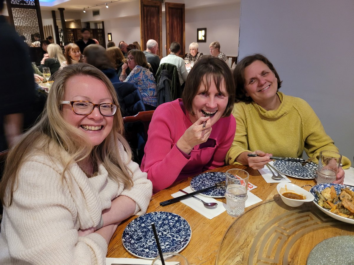 Fabulous evening with some @NWTN_UK stalwarts <a href="/LBLaurence/">Laurence Bisot</a> <a href="/MikeHanson3/">Mike Hanson</a> <a href="/DaniaTrans/">Lone Beheshty</a> <a href="/xl8_KLo/">Kate Lo</a> @JDCrossfield <a href="/kirstycatriona/">Kirsty Olivant MA (Alicante) MCIL AITI</a> after a thought-provoking talk by Angela Sigee and lively discussion of #AI &amp; the #future of #transation