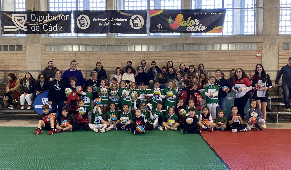 fabcadiz's tweet photo. Buena mañana en la Feria del Deporte en #Ifeca con los Babys de @CBCiudaddeCadiz y @adesa80balonces. Estos peques son muy grandes!!! 🏀⛹️♀️⛹🏻🏀
#baloncestoandalucia https://t.co/ITxJ9WH0su