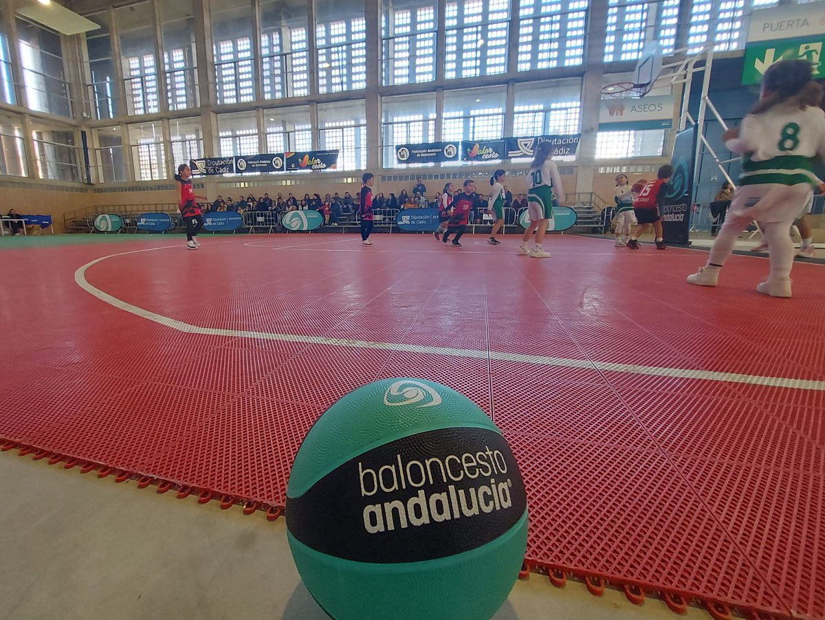 fabcadiz's tweet photo. Buena mañana en la Feria del Deporte en #Ifeca con los Babys de @CBCiudaddeCadiz y @adesa80balonces. Estos peques son muy grandes!!! 🏀⛹️♀️⛹🏻🏀
#baloncestoandalucia https://t.co/ITxJ9WH0su