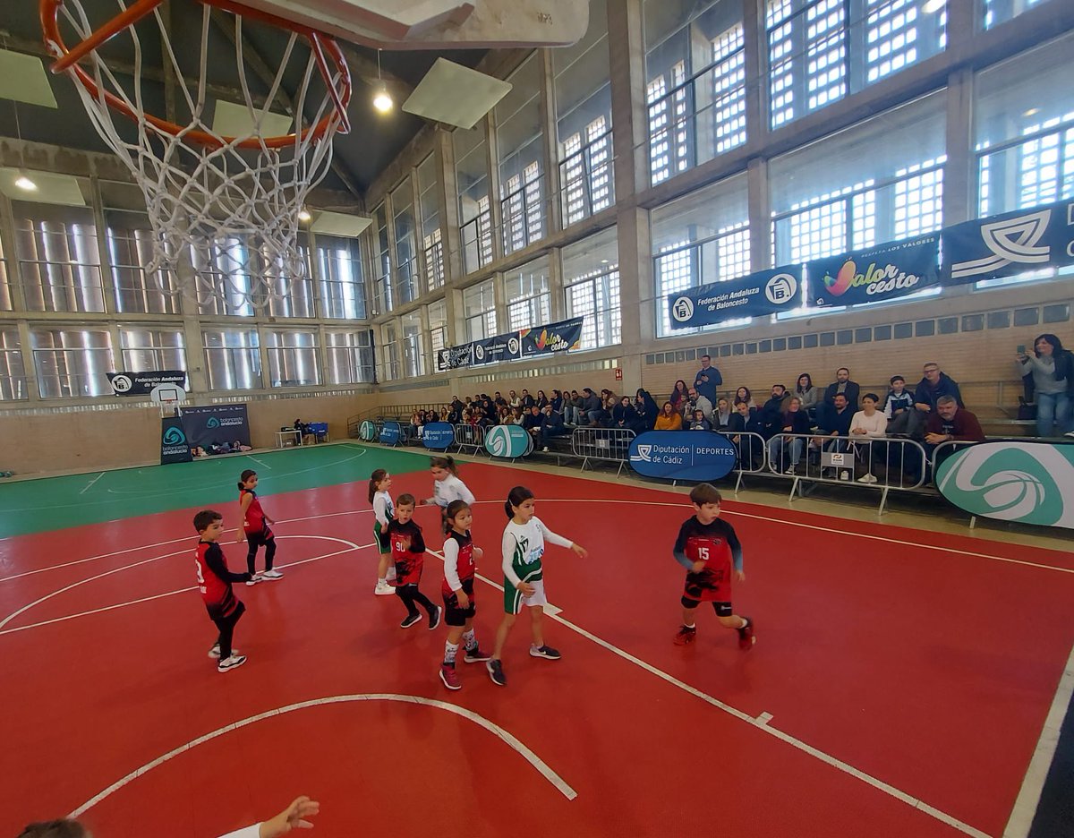 fabcadiz's tweet photo. Buena mañana en la Feria del Deporte en #Ifeca con los Babys de @CBCiudaddeCadiz y @adesa80balonces. Estos peques son muy grandes!!! 🏀⛹️♀️⛹🏻🏀
#baloncestoandalucia https://t.co/ITxJ9WH0su