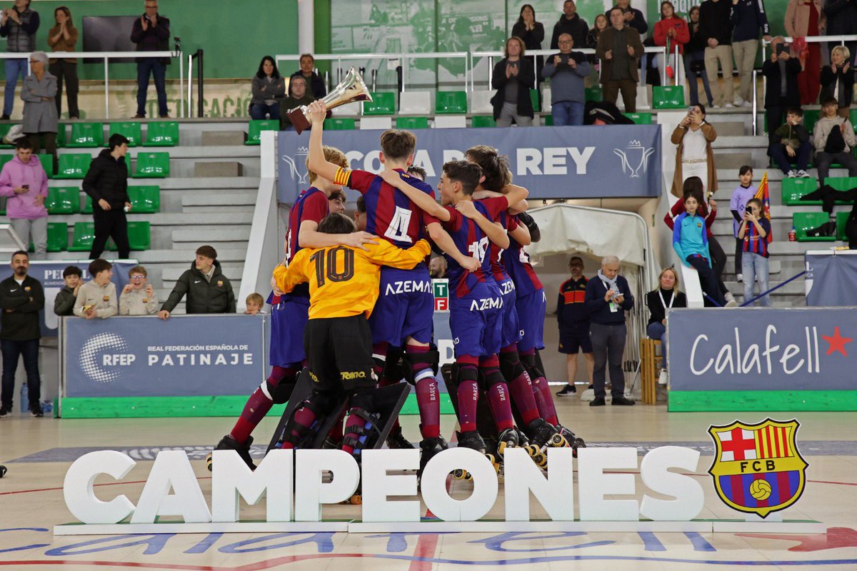 FCBhoquei's tweet photo. La 📸 dels 𝑪𝒂𝒎𝒑𝒊𝒐𝒏𝒔 de la Minicopa😍

💙❤️ https://t.co/AmzUawUmbr