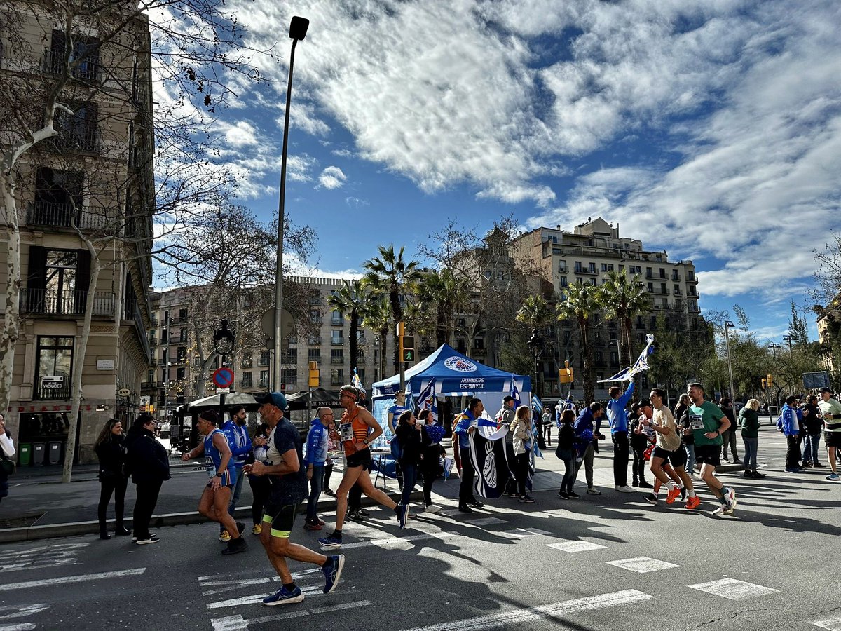 🏃‍♂️🏃‍♀️ Enhorabona a tots els participants de la Marató de Barcelona 2024, especialment, a <a href="/RunnersEspanyol/">Runners Espanyol</a> 🙌 
El nostre #RCDE sempre present 🤍💙