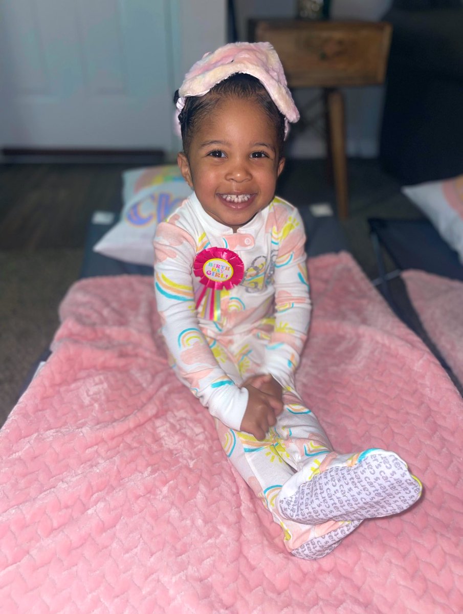 AubriRose_'s tweet photo. 🌸💕 Ms. Chloe Dakota Mitchell 💕🌸

Happy Birthday Mook!! #Big3 #FirstSleepover https://t.co/ETJcHPSCqr