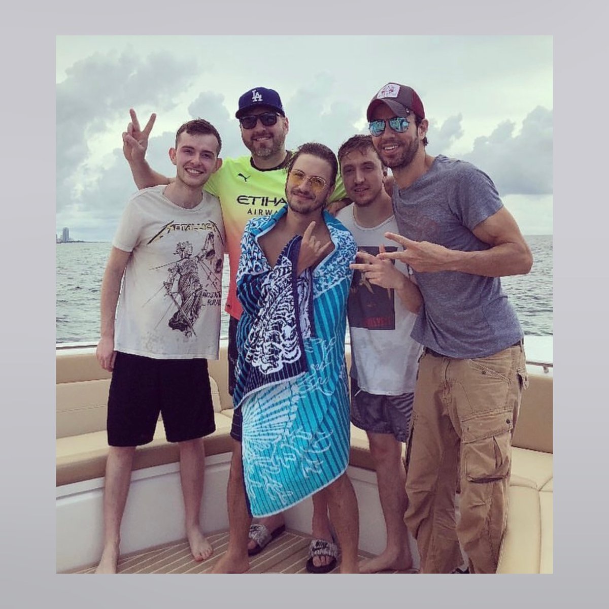 enriquesupdates's tweet photo. 💿 | The team behind the new English song 'Love and Pain' and 'Be Together' on Enrique Iglesias' upcoming album 𝐅𝐢𝐧𝐚𝐥 (𝐕𝐨𝐥. 𝟐) had previously worked on 'Chasing The Sun,' 'Unwell,' &amp; 'All About You' on the first volume of final album 🎶

Pre-Order:https://t.co/opKbaLrOyc https://t.co/gZcci3mEcC