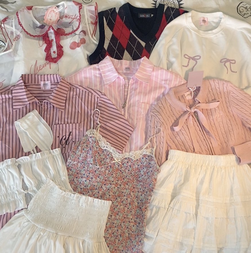 d3cemberaun's tweet photo. ส่งต่อเสื้อผ้าค้าบ 🪄 ˚◞♡
ลงวันจันทร์ (11/03) 20.00น.⏰ 

╸♡̶ส่งต่อเสื้อผ้า  กระโปรง ครอป มีมากกว่าในรูป 💛🌟
   ✮ ราคาเริ่มต้นหลักสิบ

📮ค่าส่ง 40.-
รีทวิต + ปัก + ฟอล ลด5.-  🪞🌷:  

#ส่งต่อ #ส่งต่อเสื้อผ้ามือสอง #เสื้อผ้ามือสอง #ส่งต่อเสื้อผ้า https://t.co/tWwHDRaGGF