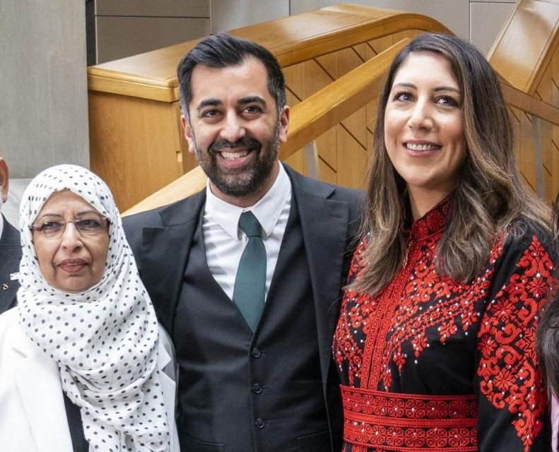 HumzaYousaf's tweet photo. #HappyMothersDay to all the mums out there. A special mention to these two queens, my mum & wife, who are the best mothers I know.
Mother's Day can be tough for so many, especially if your mother is longer with you. Thinking of you all ❤️ https://t.co/RgCaTAtm0f