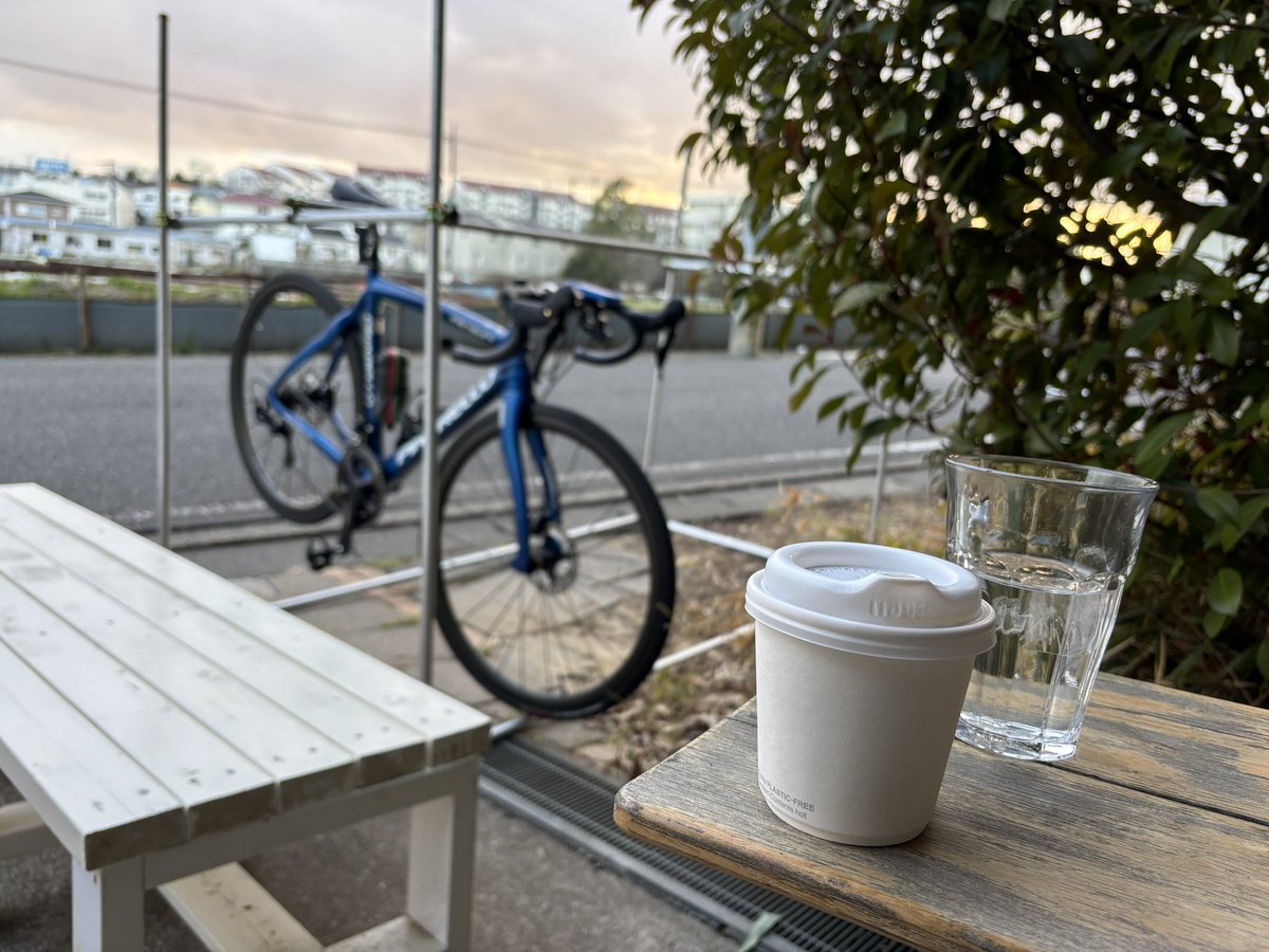 FeCycling's tweet photo. 体力と気力がなく最近なかなか乗れなかったけど、すごく久しぶりに自転車乗ってきた。体力筋力落ちすぎ。��重増えたせいかやっぱ重かった…
でも、やっぱ間楽しいですね、ロードバイク🚴‍♂️ https://t.co/1alqGfoRnM