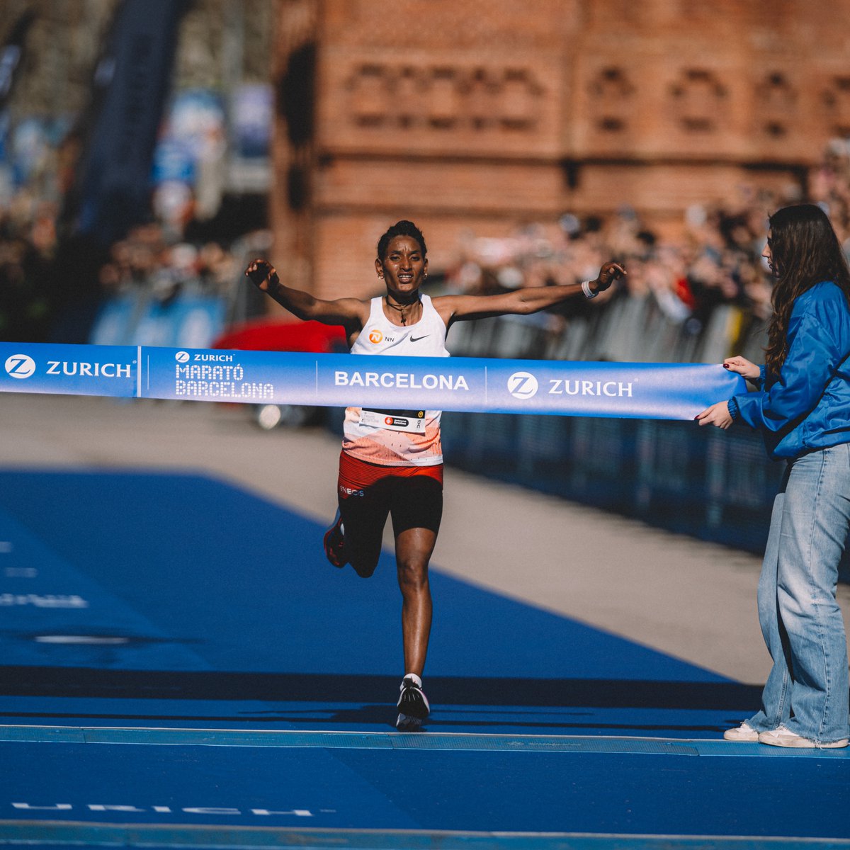 Becoming a mother in 2023 🤝 winning your comeback marathon.

🇪🇹’s Degitu Azimeraw triumphs at the <a href="/maratobarcelona/">Zurich Marató Barcelona</a> in 2:19:52, just shy of the course record 🙌

📸 <a href="/maratobarcelona/">Zurich Marató Barcelona</a>

#WeGrowAthletics