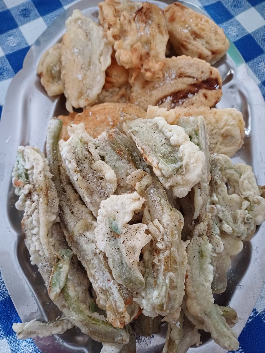 clodraiola's tweet image. Fritto misto  in pastella, sale e pepe.
#buonpranzo wagliu'