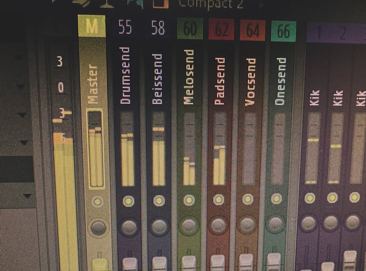 SoundsArctic's tweet photo. Project for late spring is well underway and gave me goosebumps on the second part. It’s gon’ be great! #deephouse #beachhouse https://t.co/EW9yeKzfQw