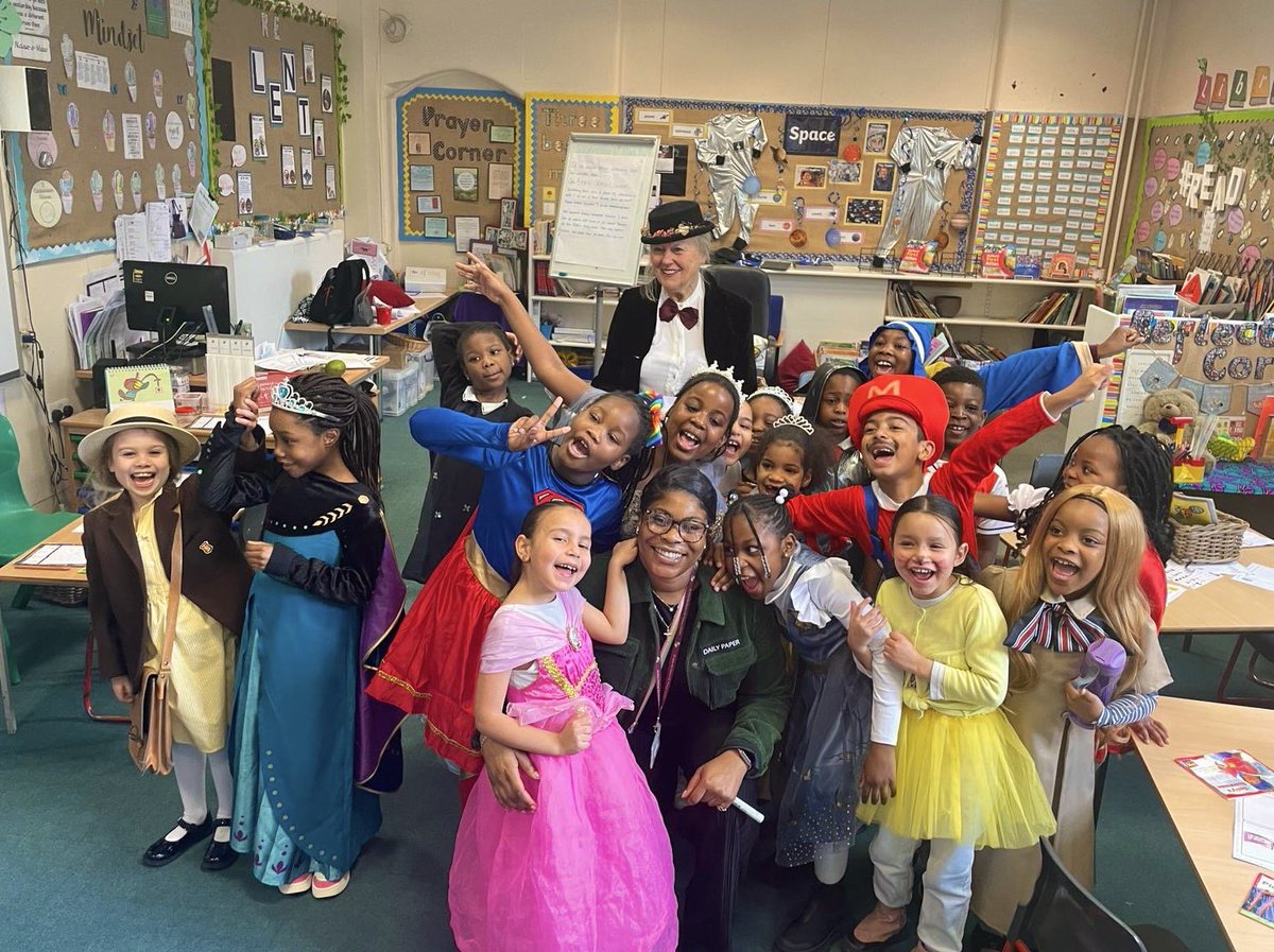 SJTDPrimary's tweet photo. Still celebrating #WorldBookDay2024 π
We love dressing up!
@WorldBookDayUK
#SeeMyselfinBooks #GuessWho https://t.co/fQUtoMQYim