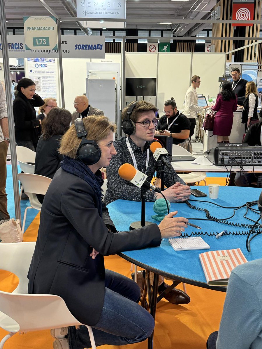 cyprien_hfn's tweet photo. Merci à @pharmaradio pour l'interview sur l'orientation des #étudiants en #pharmacie : attractivité, #stages, évolution des études...

Et les outils développés par #epitop pour aider les étudiants à trouver un stage à leur image 

avec @LisowskiVincent et Alice Bazile https://t.co/bbkiXbkp1o