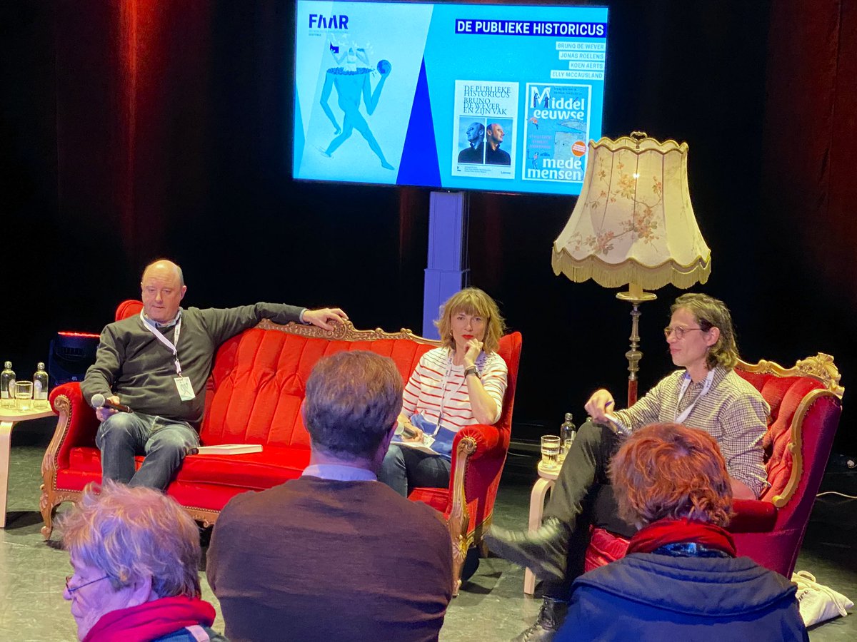 Karl_Drabbe's tweet photo. .@jonasroelens1: ‘interacties met een breder publiek dagen academische experts uit om out of the box te denken en nieuwe onderzoeksvragen te stellen.’ @ErtsbergB #FAAR https://t.co/fTMlJzo94x
