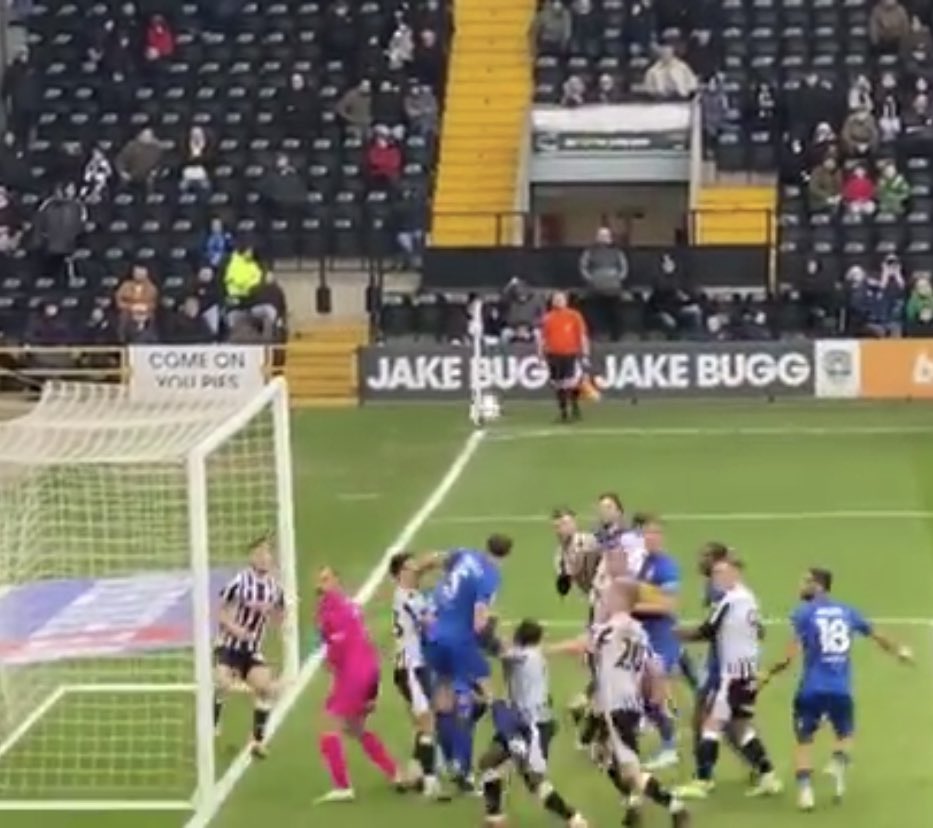 craig jackson (@cjnotts) on Twitter photo Is this a new tactic to defend crosses , get your keeper to face the wrong way <a href="/Official_NCFC/">Notts County FC</a> Is this a new tactic to defend crosses , get your keeper to face the wrong way <a href="/Official_NCFC/">Notts County FC</a>