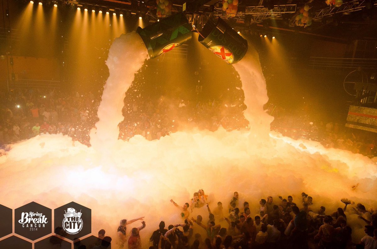 taniachi's tweet photo. Hace 10 años se nos ocurrió la idea de poner dos mega latotas de @DosEquisMx y que de ahí saliera la espuma de la #FoamMadness de @TheCityCancun una fiesta épica & que, en el clímax de la noche, era impactante. https://t.co/BoTkLY7j6w