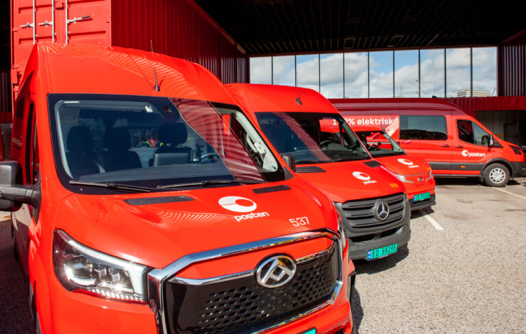UPU_UN's tweet photo. #PostForPlanet: As #sustainability remains a key focus for postal operators around the globe, #PostenBring has announced its own ambitions with a new #climate target whereby all of its vehicles will run on electricity or biogas by 2030: https://t.co/xqzc6Lt32L https://t.co/dJ7yYuGwq7