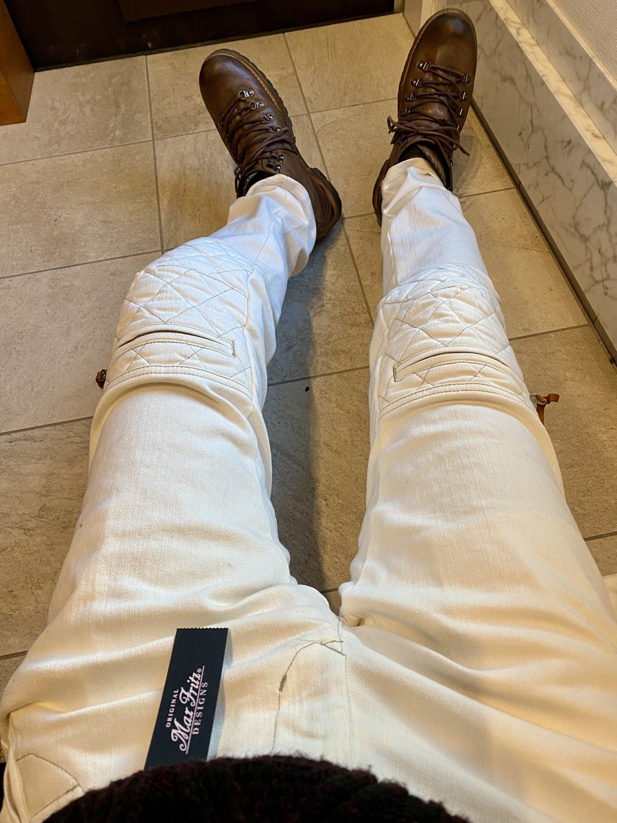 xsr900cafe's tweet image. 先日オープンしたMAXFRITZ浜松店で
ヒートガードスクランブラーパンツ3を嫁に土下座して買ってもらった！！
念願の白パンを手に入れた🫶
旅カフェになって黒くなるまで履くんだ😎

ちなみに駐車場はちゃんと有るそうです

#マックスフリッツ浜松
#MAXFRITZ