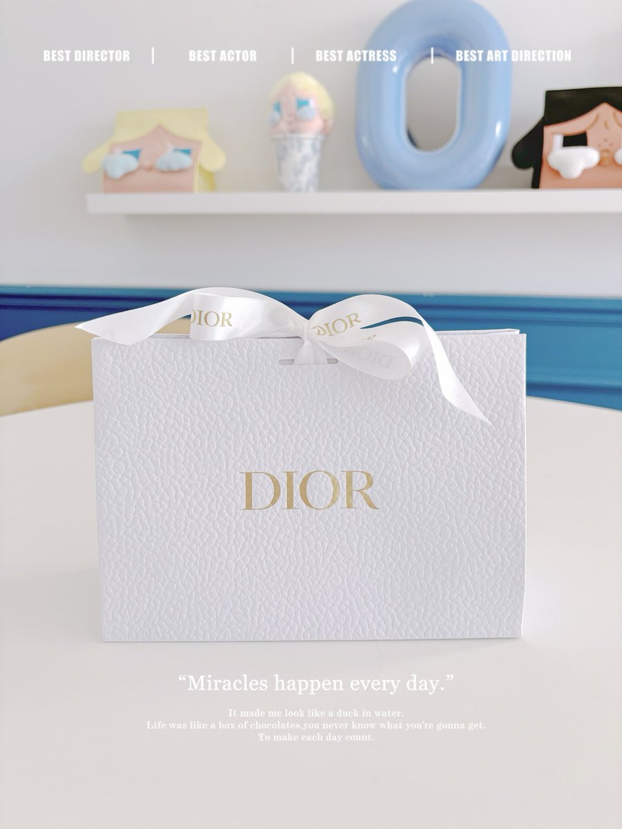 แจกค้าบแจกกกก มี Dior มาแจก ฟลว ถุง ของข้างในงานดีถูกใจแน่นอน แค่ RT + FOLLOW ประกาศ 15 มีนานี้เลย ลุยค้าบ ขอให้ปังๆ มงลงน้า