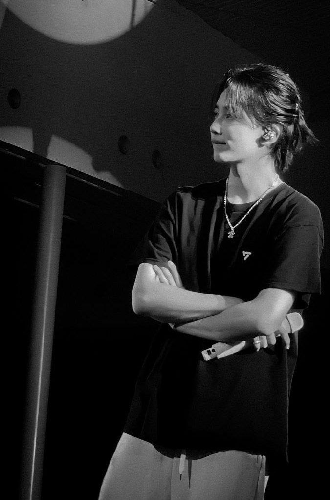 caratstalk's tweet photo. [17s] MACAM - MACAM JEONGHAN 
A THREAD 

- Jeonghan anak teknik lagi gladi buat manggung https://t.co/MUKUfqyg3k