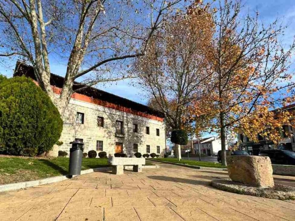 El #sábado 20 de #abril, a las 11 h, dará comiendo la #FeriadelLibro de #Moralzarzal y uno de las actividades de apertura será la #lectura de textos por #lectores #voluntarios. Si quieres participar en esta iniciativa cultural, puedes informarte e inscribirte en la #Biblioteca.