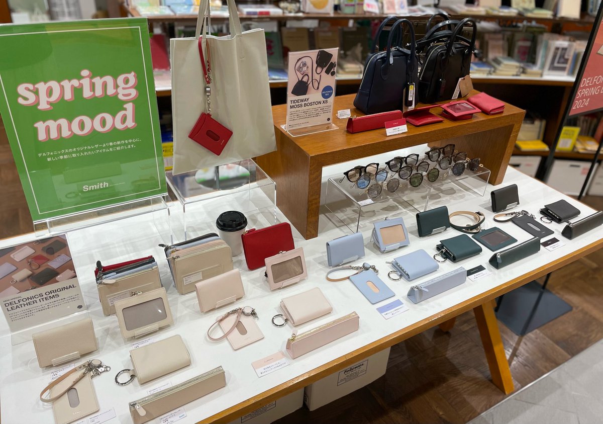 「spring mood」フェア開催中です。はじまりの季節、新しく取り入れたい春の新作がラインナップ。デルフォニックス直営店限定、オリジナルレザーアイテムの名刺入れやペンケースなどを中心にセレクトしました。
ぜひこの機会に店頭でご覧ください。
#デルフォニックス #スミス