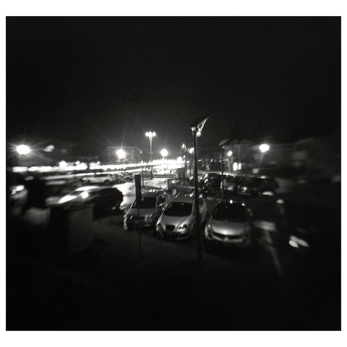 leobellandi's tweet photo. #filmphotography #selfmadecamera #fotografiaanalogica #rodinal #developedathome #bnwfilmphotography #pratosesia #paesaggioitaliano #italianlandscape #experimentalphotography #6x6 #120mm #mediumformatcamera https://t.co/DmTeMUGIzi