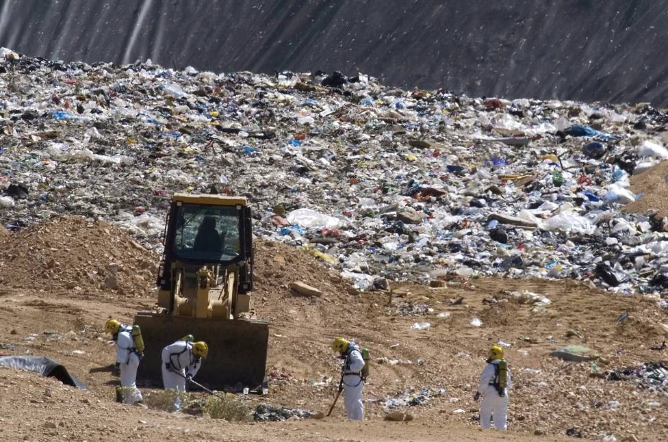 El PP de la Asamblea de Madrid ha presentado una enmienda al Proyecto de Ley de Economía Circular con la que pretende eliminar la protección ambiental de 80 hectáreas del Parque Regional del Sureste yasí poder seguir ampliando el vertedero de Pinto, el

ecoticias.com/residuos-recic…