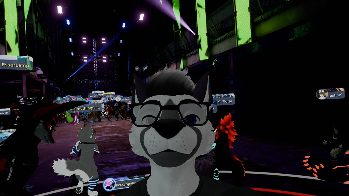Sawyerdotwolf's tweet photo. Some selfies at #DefectiveEquipment https://t.co/eo2bduNiY2