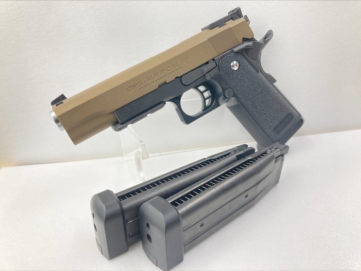FIRST_osaka's tweet photo. 【中古案内】
毎度！イボちゃんで～す（゜⊿_゜）

なんと私も愛用している『ハイキャパ』の
＜セラコート塗装＞モデルが来ました！！

純正アンダーレールも取付されており
状態もかなり綺麗です（｀・ω・´）+

弾速はマガジン温度がええ感じで
77m/s程と調子も良好☆
マガジンは2本付属です＾＾ https://t.co/28VwImKHxQ