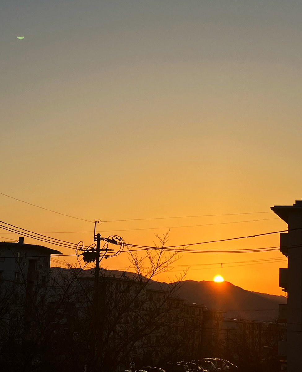 38sun3's tweet photo. お久しぶりです♪
ずいぶん日が
長くなりました😊
博多の夕暮れです‼️ https://t.co/vp4NrblFQq