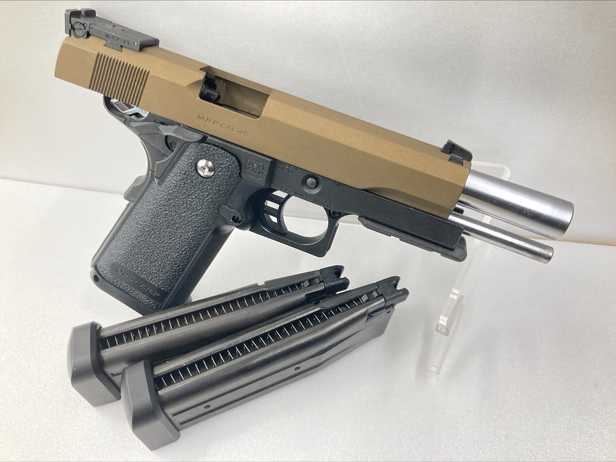 FIRST_osaka's tweet photo. 【中古案内】
毎度！イボちゃんで～す（゜⊿_゜）

なんと私も愛用している『ハイキャパ』の
＜セラコート塗装＞モデルが来ました！！

純正アンダーレールも取付されており
状態もかなり綺麗です（｀・ω・´）+

弾速はマガジン温度がええ感じで
77m/s程と調子も良好☆
マガジンは2本付属です＾＾ https://t.co/28VwImKHxQ