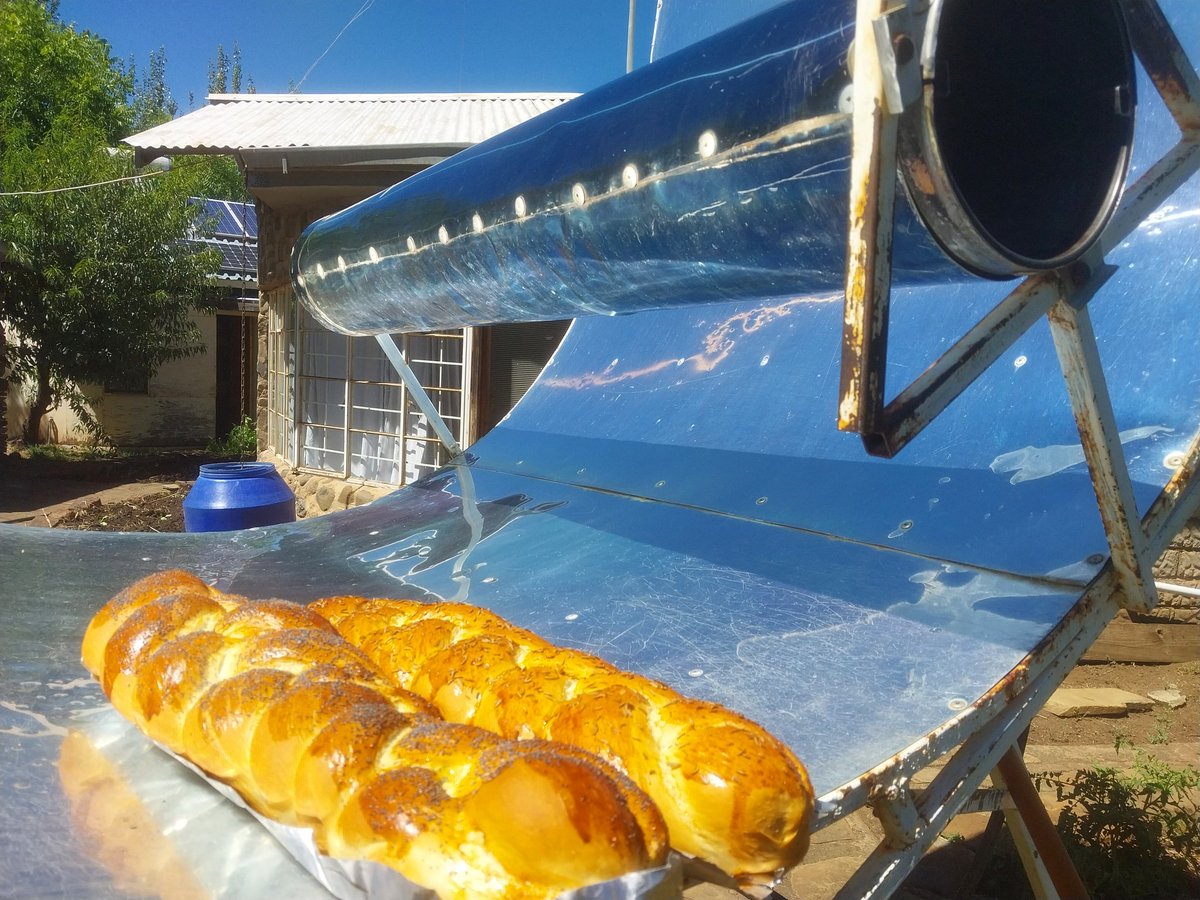 Solar cooking today. Cabbage rolls, potatoes, baguettes.  #KeelingCurvePrize #SDG7