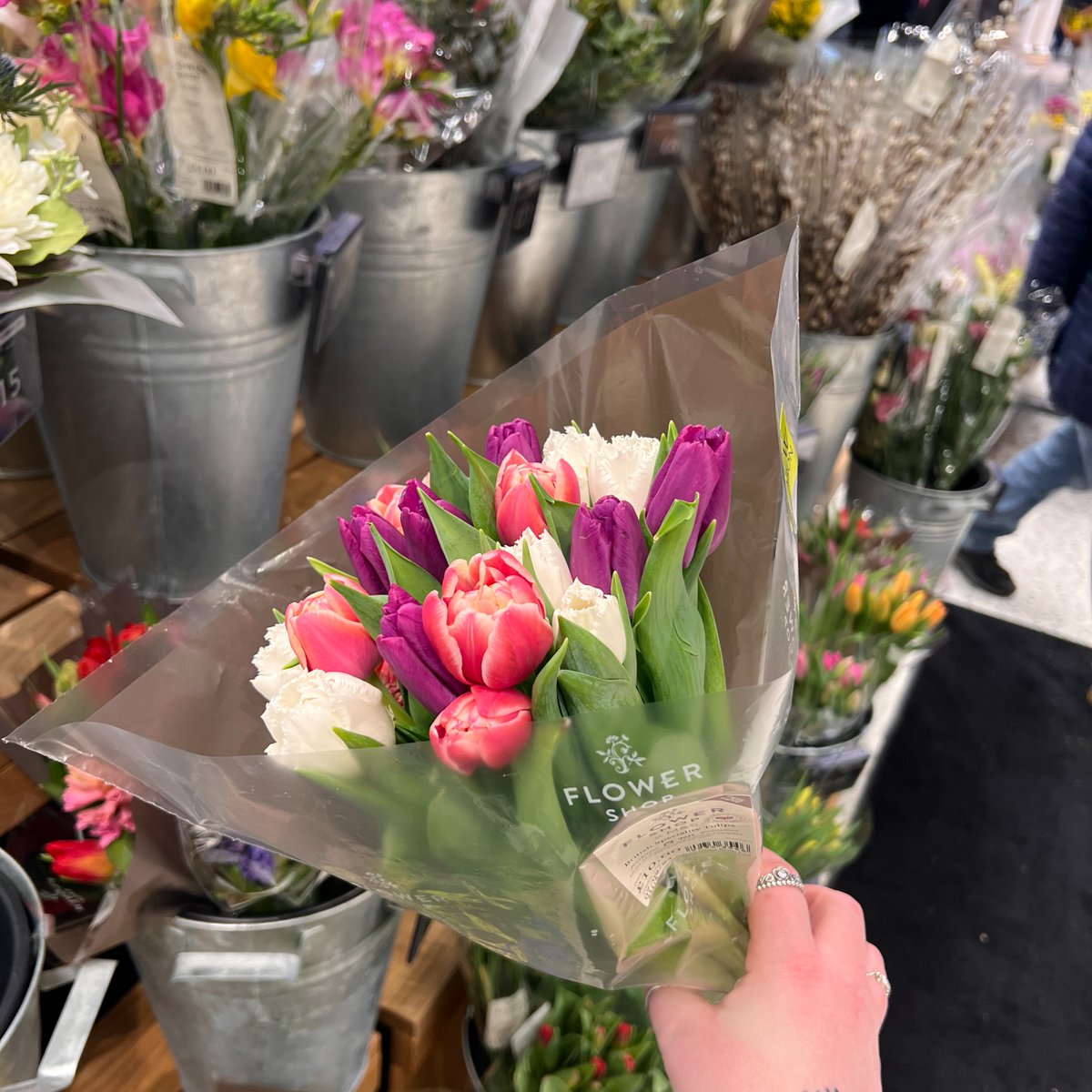 Happy Mother's Day! ⭐ Need a last-minute gift to get in mum's good books? Find beautiful bouquets in the Flower Shop at @marksandspencer. 💐 #MothersDay #WhatsOnLeeds