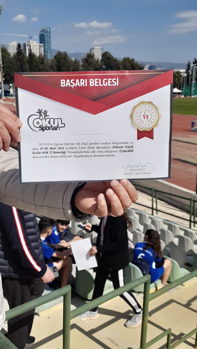 5/A sınıfından öğrencimiz Nehir Topçu  07.03.2024 tarihinde yapılan İzmir Okullar arası atletizm yarışlarında okulumuzu en güzel şekilde temsil ederek 3.lük madalyası almaya  hak kazanmıştır. 
<a href="/yahsiomer/">Dr. Ömer YAHŞİ</a> <a href="/izmir_ilmem/">İzmir İl Milli Eğitim Müdürlüğü</a>
<a href="/OGNDERSE/">OGÜN DERSE</a> <a href="/gaziemir_mem/">Gaziemir Mem</a>
<a href="/rsmckmk/">Rasim Çakmak</a>