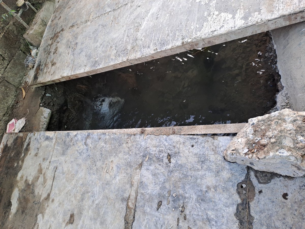 UNO_IV's tweet photo. @maynilad  reporting this damage water pipe along Fort Santiago cor Artillery Road. https://t.co/3xlPfCWolm