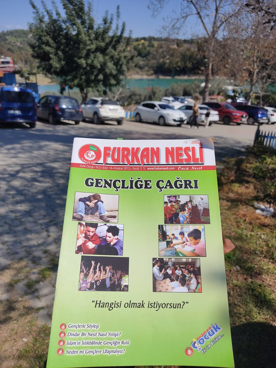 furkannesliokur's tweet photo. 📸Heyecanlı okurlarımız tahlile gelene kadar gördüğü her manzarayı Furkan Nesli Dergisi ile süsleyerek gelmiş 

😊 14. Sayımızın tahlili resmi olarak başlamıştır arkadaşlar

#FurkanNesliOkuyoruz https://t.co/p4U5NnOZZv