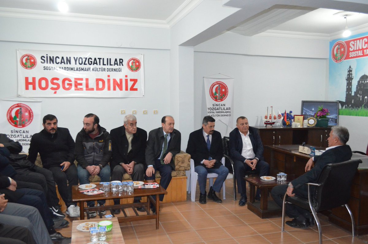 Sincan Yozgatlılar Derneğini ziyaret ettik.

Bizi samimiyet ve sevgiyle karşılayan kıymetli Yozgatlılara çok teşekkür ediyorum.

#azlafçokiş
#mansuryavaş
#veyselalkankazanacaksincankazanacak
#bizimveysel