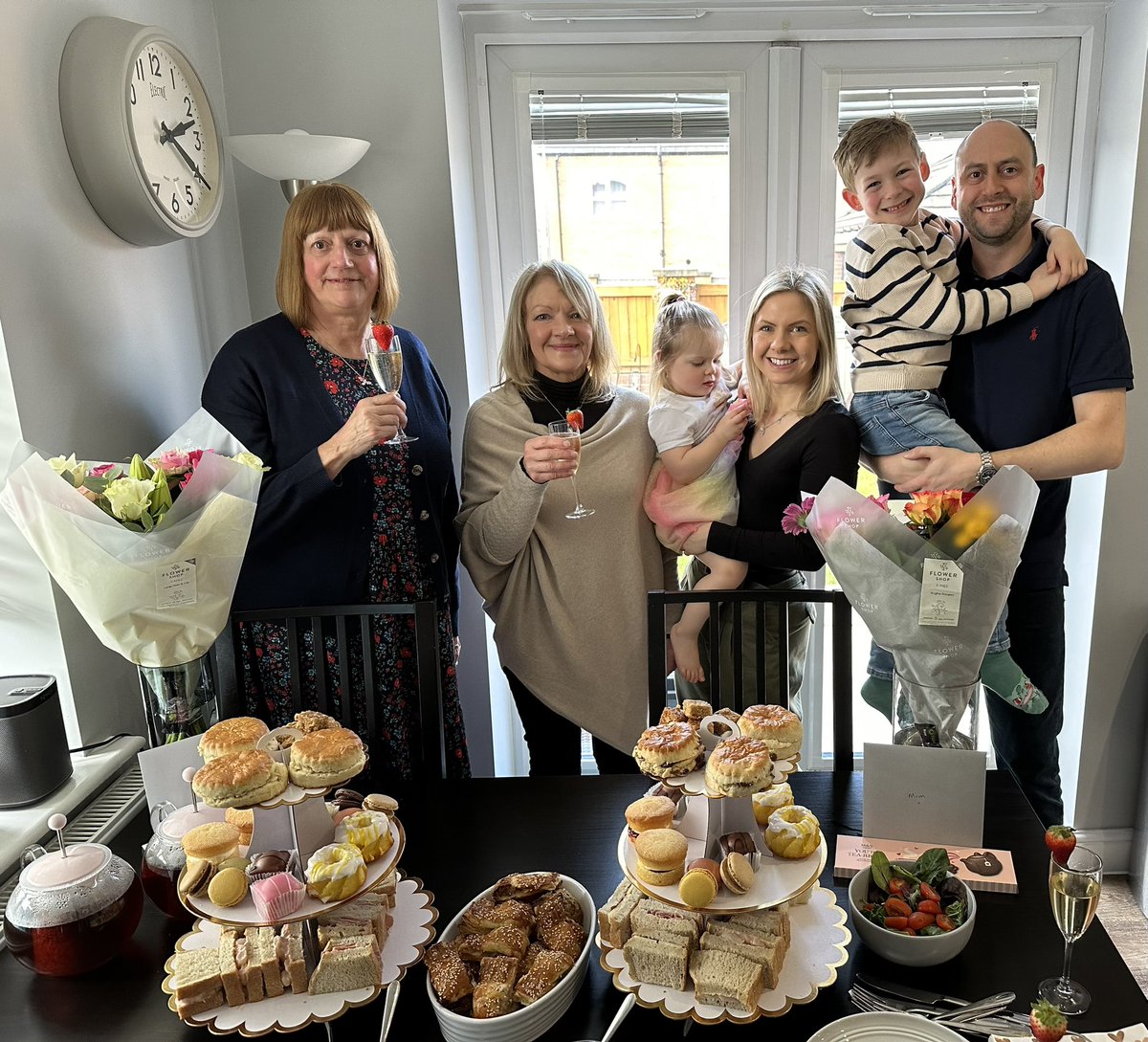 Great big happy Mothering Sunday to these heroes, would be lost without them 💐💛 #MotheringSunday