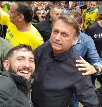 NP__Oficial's tweet photo. 🚨 Atenção: l Motoboy que fez vídeo em cima de torre do Congresso durante atos golpistas é condenado pelo STF. Wellington Luiz Firmino, de Sorocaba, passará os próximos 15 anos na cadeia https://t.co/nqkKZYAxni