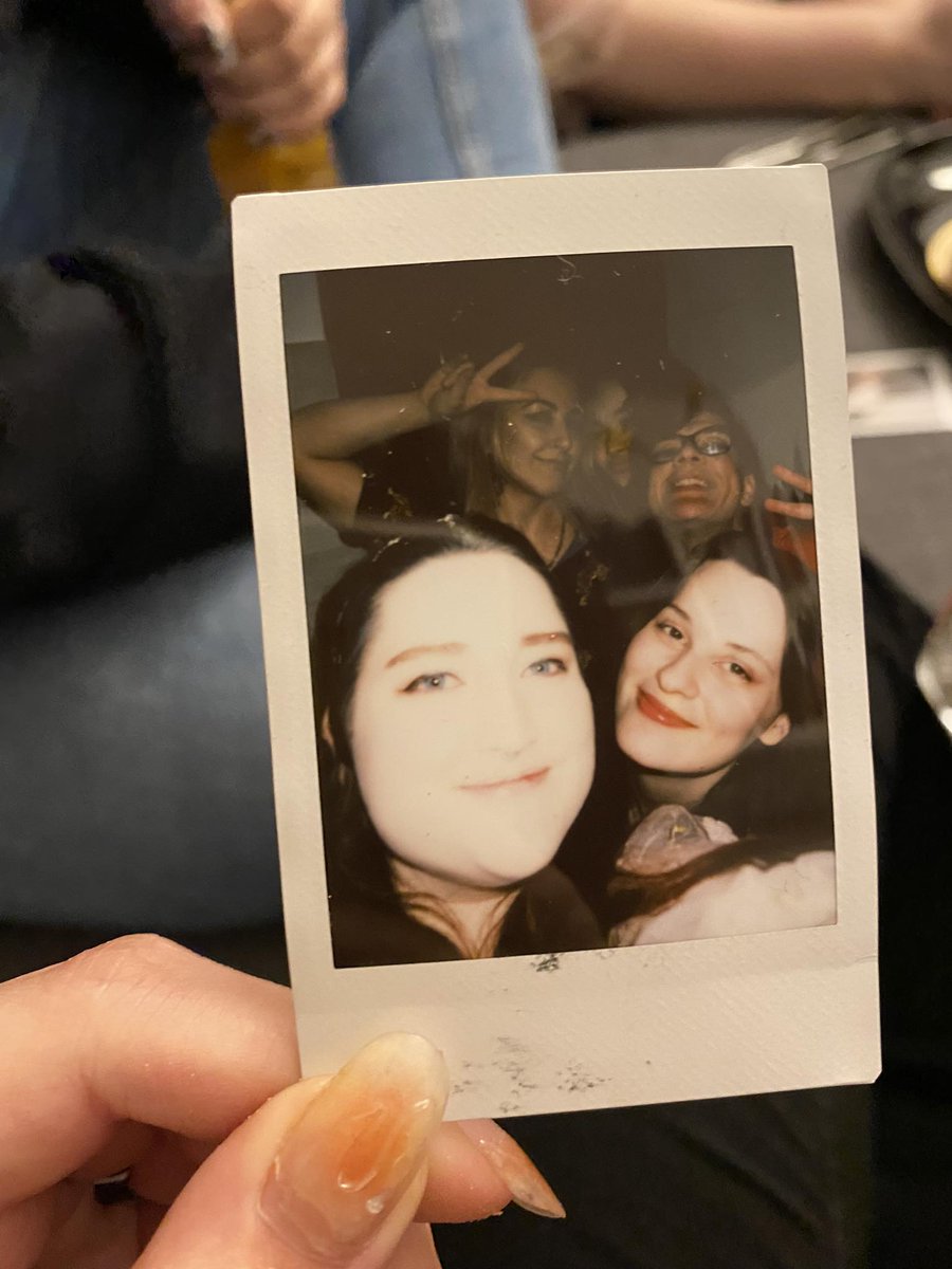 heythereimyeemo's tweet photo. I love these people with all my heart and I just want to say they deserve the world and more and I'm gonna fucking roundhouse kick anybody who tries to hurt them and thank you guys for existing🥺🥰🤗
@anise_or_what @pocketracha @ttiehanie @fancslovesyjun https://t.co/4mlmutXGF1