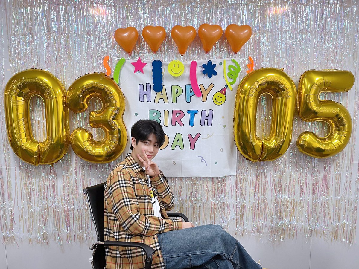 always_roha0223's tweet photo. 원래 생일은 한달동안이래요~~😉
케이크 초불때 빌었던 소원 다 이뤄줬으면 좋겠다 오늘도 저녁 맛난걸로 잘챙겨먹고 남은 하루도 행복하게 보내기❣️

#아스트로 #ASTRO #엠제이 #MJ #HBDMessageforMJ @ASTRO_Staff https://t.co/eIMXfkViyN