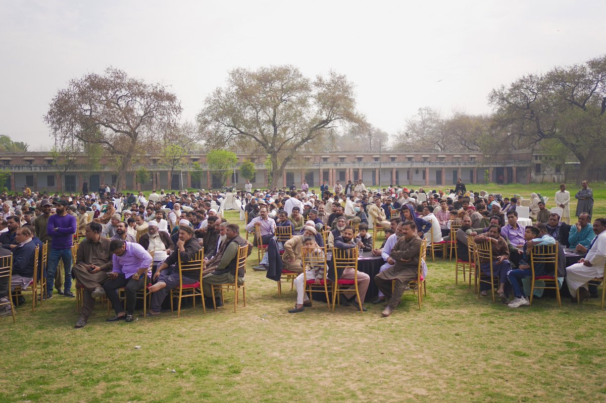 خواجہ سعد رفیق نے پی پی 156 کے کارکنان و عہدیداران کے اعزاز میں رکھے گئے ناشتہ پروگرام میں شرکت اور شرکاء سے گفتگو کی۔
ایڈمن