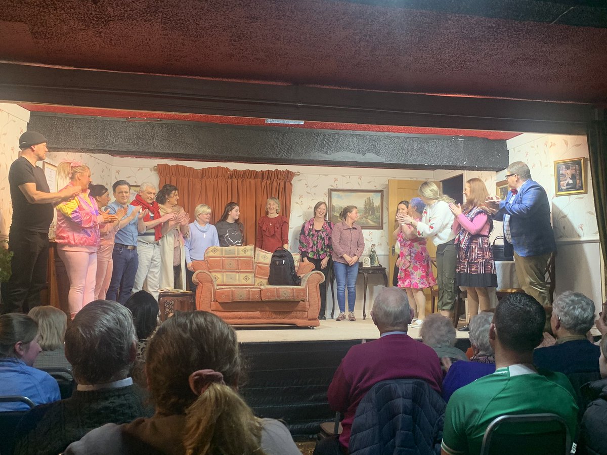 On the eve of Mothers Day delighted once again to attend ‘Oisín Players’ performance of ‘Mother Knows Best’ in The Glenside, Killeshin last evening - delighted always to support local drama, its here the road to Academy Awards begins @KANDLEi @g_kparish @CatholicNewsIRL