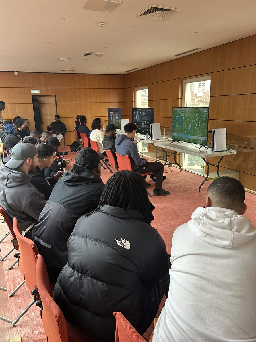 StudHelp tweet media